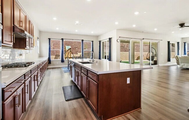 Building Photo - 14917 View Ter Ct
