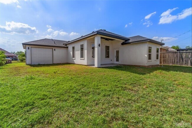 Building Photo - 14 North Dr
