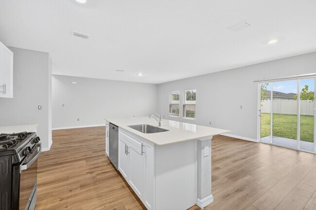 Building Photo - Brand New 4 Bed Now Available!