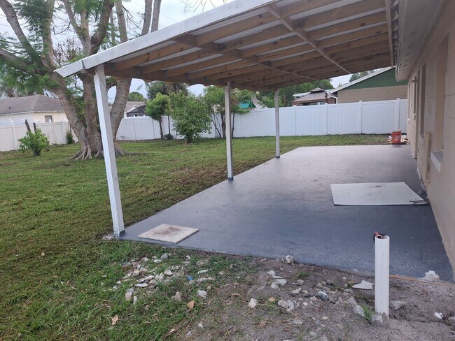 Building Photo - BUENAVENTURA LAKES - 2 BEDROOM, 2 BATHROOM HOUSE