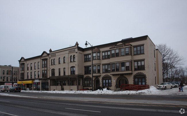Building Photo - Lake Ravine Apartments