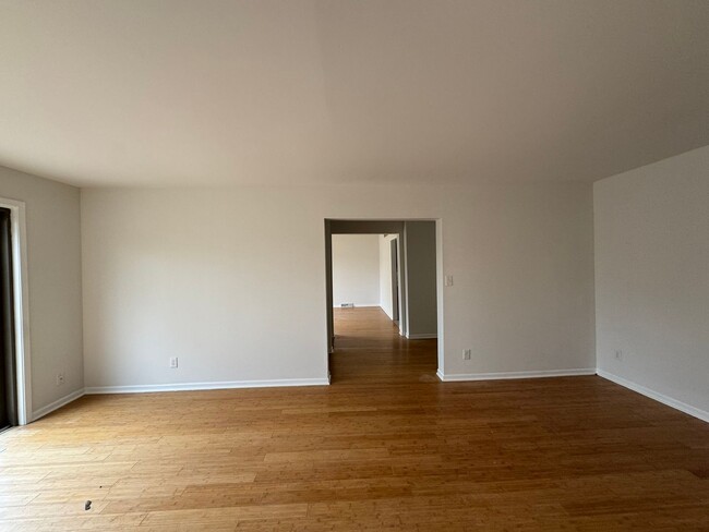 Building Photo - 201- 203 Briarcrest Ct