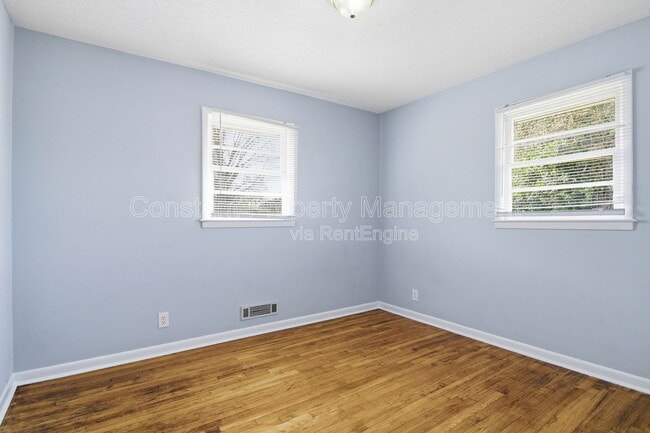 Building Photo - 105 Maxwell Dr