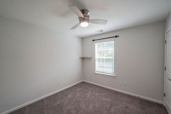 Building Photo - 3556 Castleoak Dr