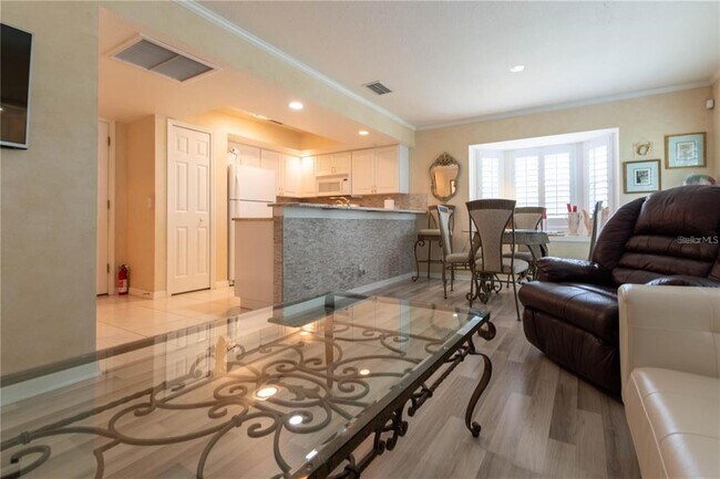 Building Photo - 987 Wellington Ct