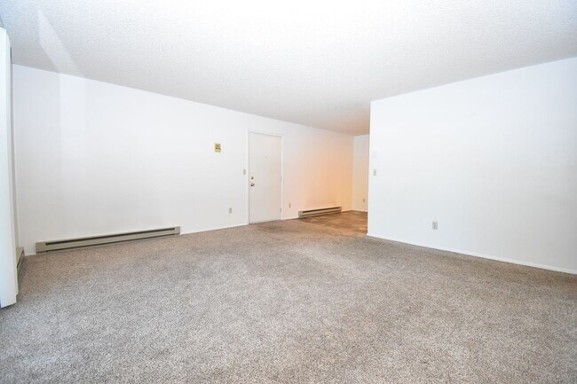 Building Photo - 809 W Villard St