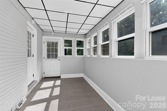 Building Photo - 3945 Winfield Dr