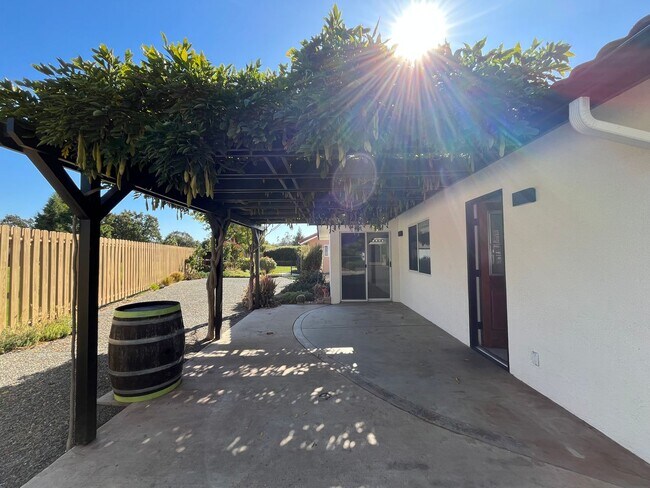 Building Photo - 946 St Ann Dr