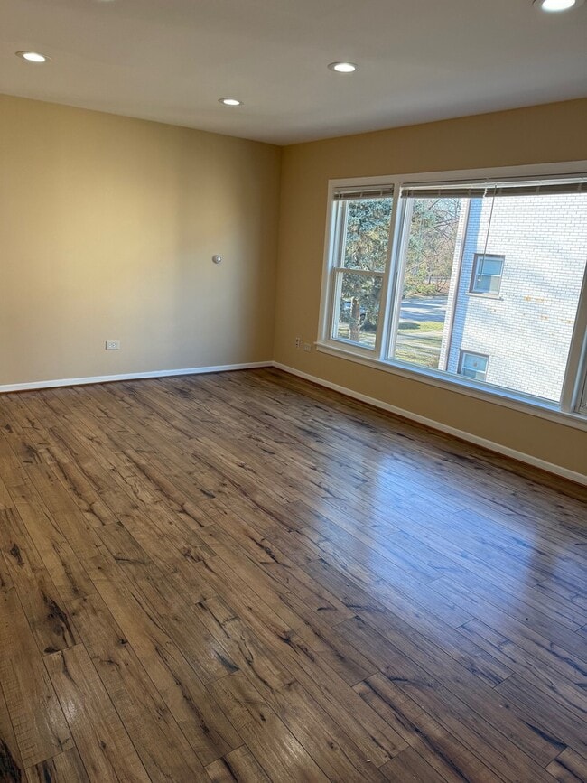 Building Photo - 511 Summit Ave