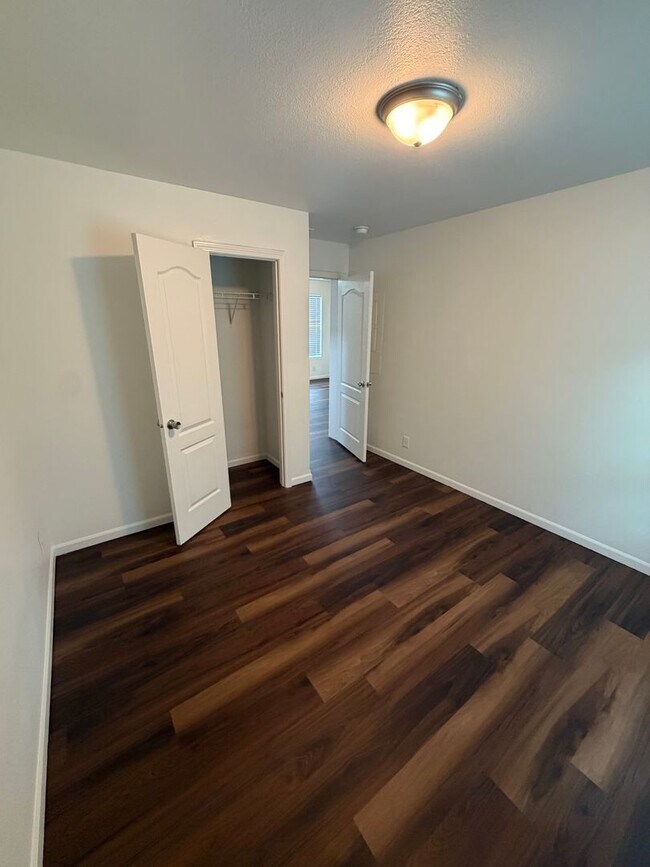 Building Photo - 777 Hilltop Dr