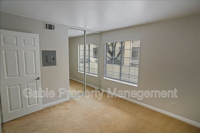 Building Photo - 5515 Canoga Ave