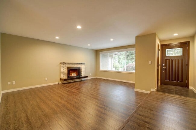 Building Photo - 3bd/2ba Federal Way House