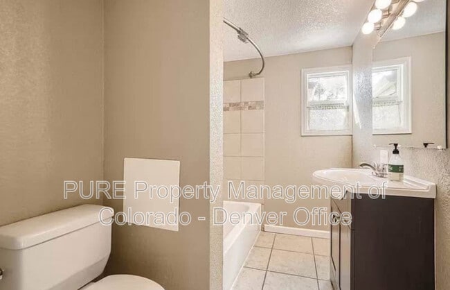 Building Photo - 925 Harlan St