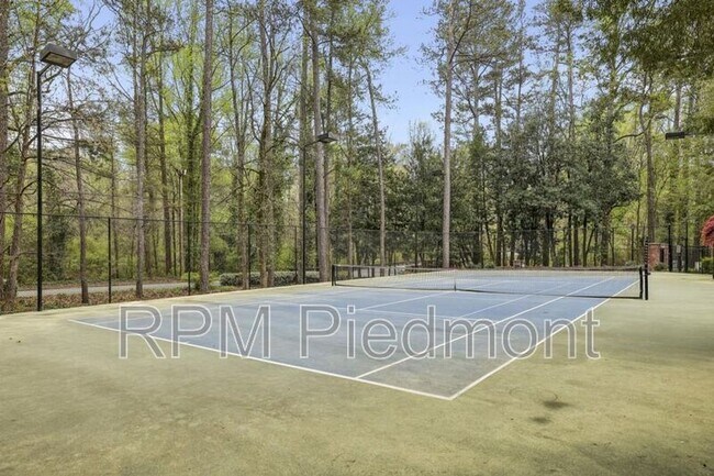 Building Photo - 6820 Glenridge Dr