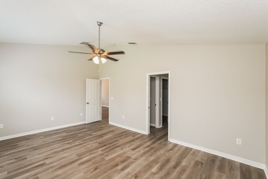 Building Photo - 6814 Monarch Park Dr