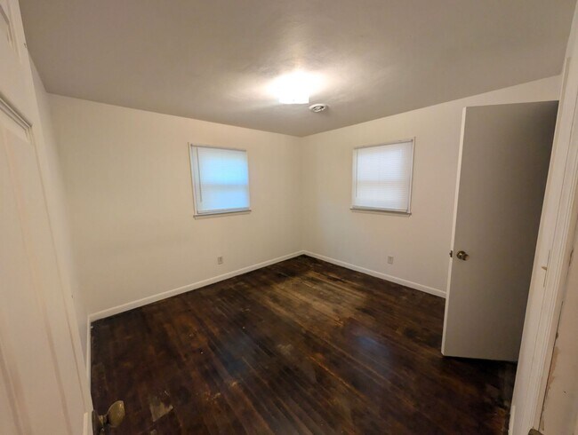 Building Photo - 313-313 Hurdle Dr
