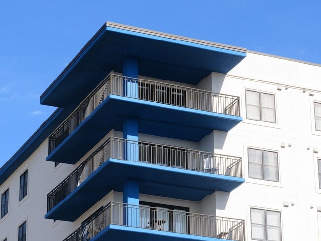 Building Photo - Harborside Club at 701