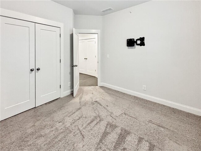 Building Photo - 300 Meadow Mill Way