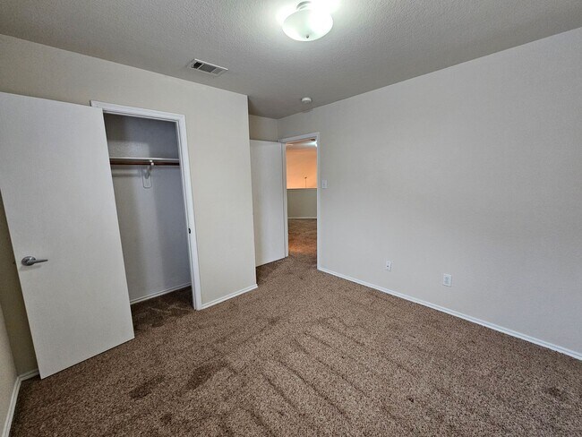 Building Photo - Available now ready for immediate move in