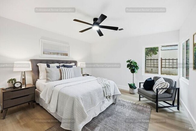 Building Photo - Proctor Terrace Single level home-walk to markets