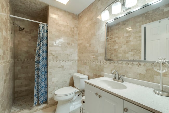 Building Photo - 205 Chota View Cir
