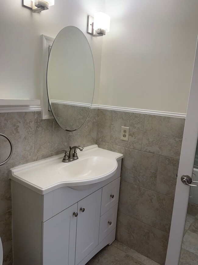 Building Photo - KEMPSVILLE LAKEFRONT TOWNHOUSE FOR RENT!