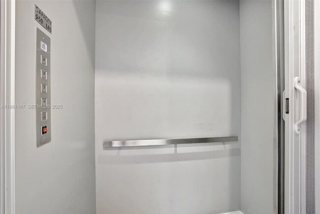 Building Photo - 164 SE 4th Terrace