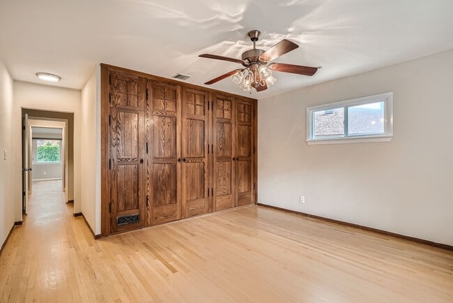 Building Photo - 3766 Willowcrest Ave