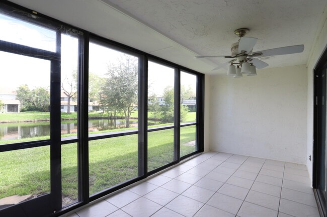 Building Photo - 1715 Woodbridge Lakes Cir