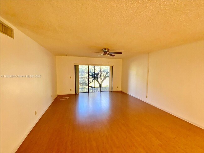 Building Photo - 417 Lakeview Dr