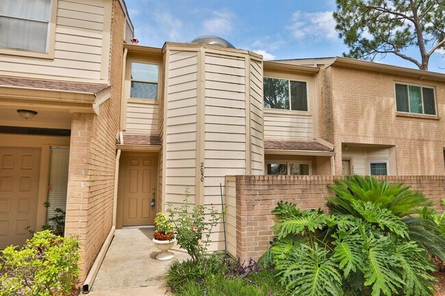 Primary Photo - 2050 Augusta Dr
