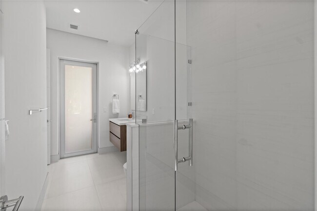 Building Photo - 221 Shore Ct