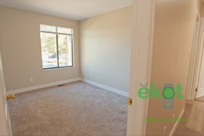 Building Photo - Spacious 5 Bedroom Home in Cottonwood Heights