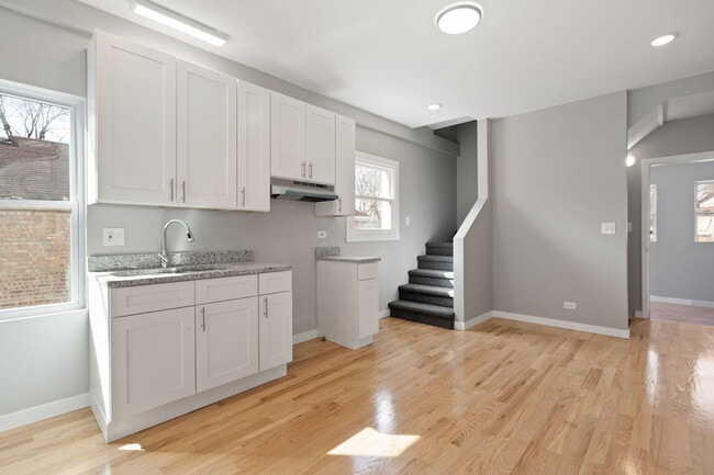 Building Photo - 8048 S Avalon Ave