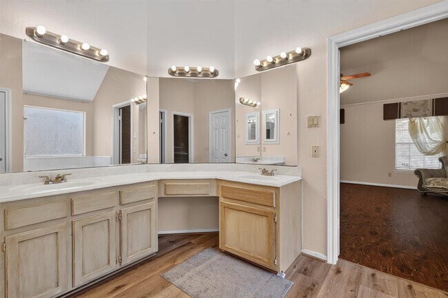 Building Photo - 1306 N Gabriel River Cir