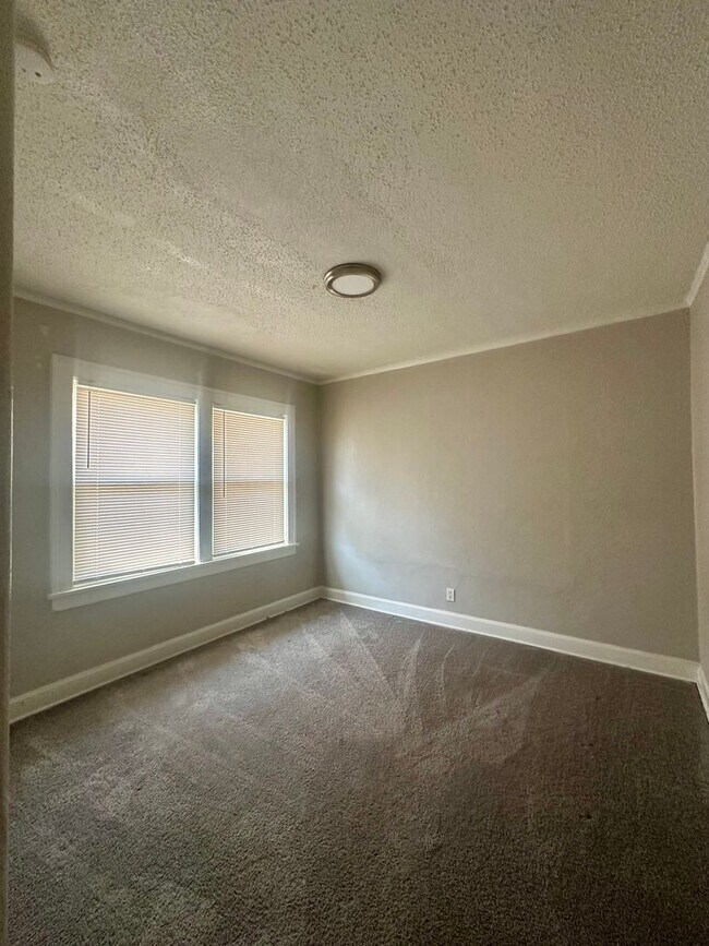 Building Photo - Cute Midtown 3 Bedroom Home For Rent!