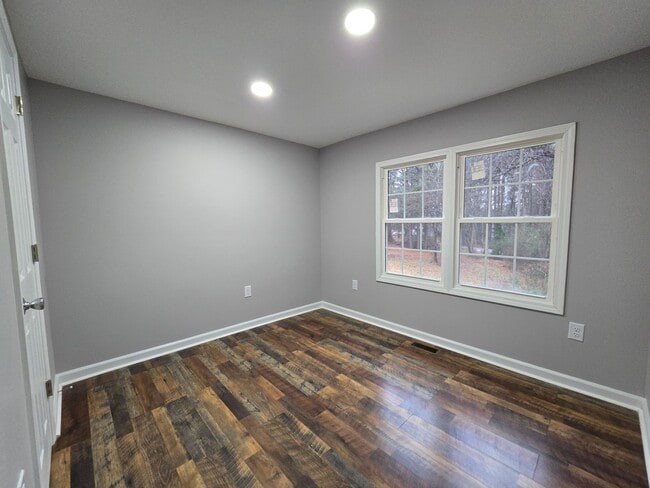 Building Photo - NEW LISTING!!!!!