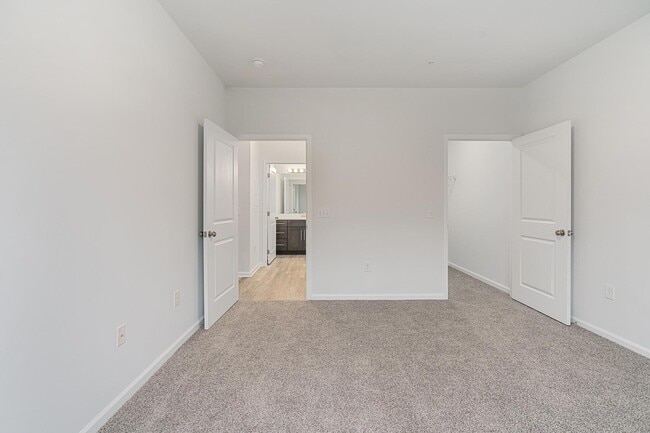Building Photo - 565 W Lehigh St