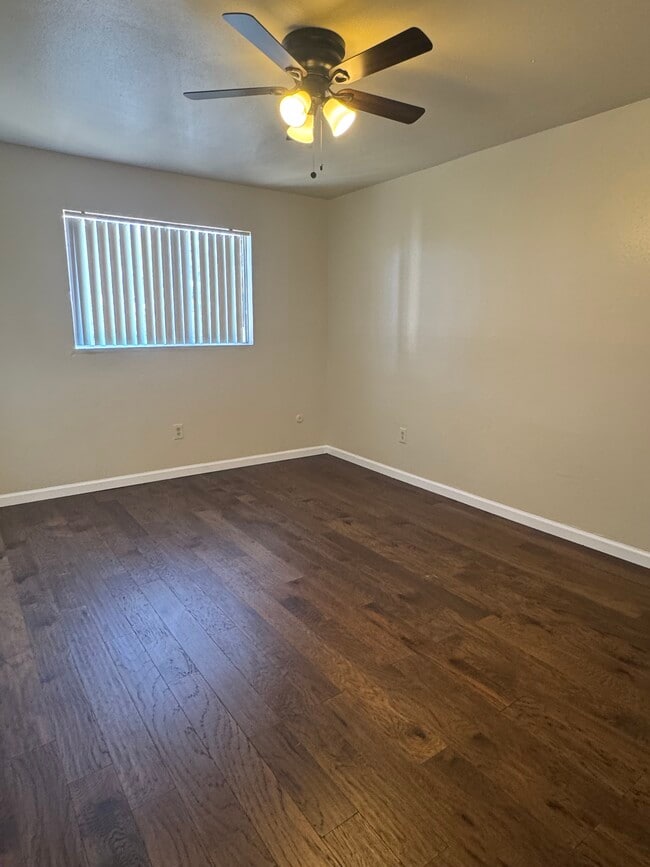 Building Photo - 3707 Hilltop Dr