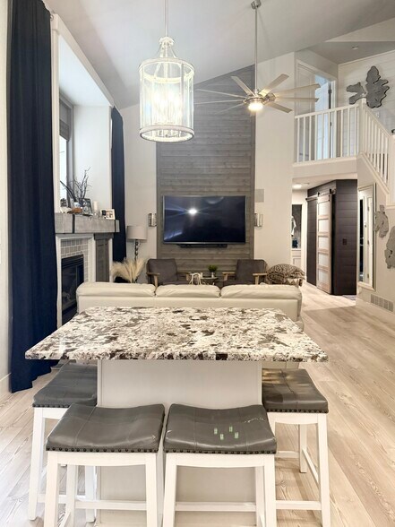 Building Photo - 562 E 133rd Ct