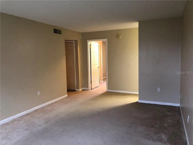 Building Photo - 836 Sky Lake Cir