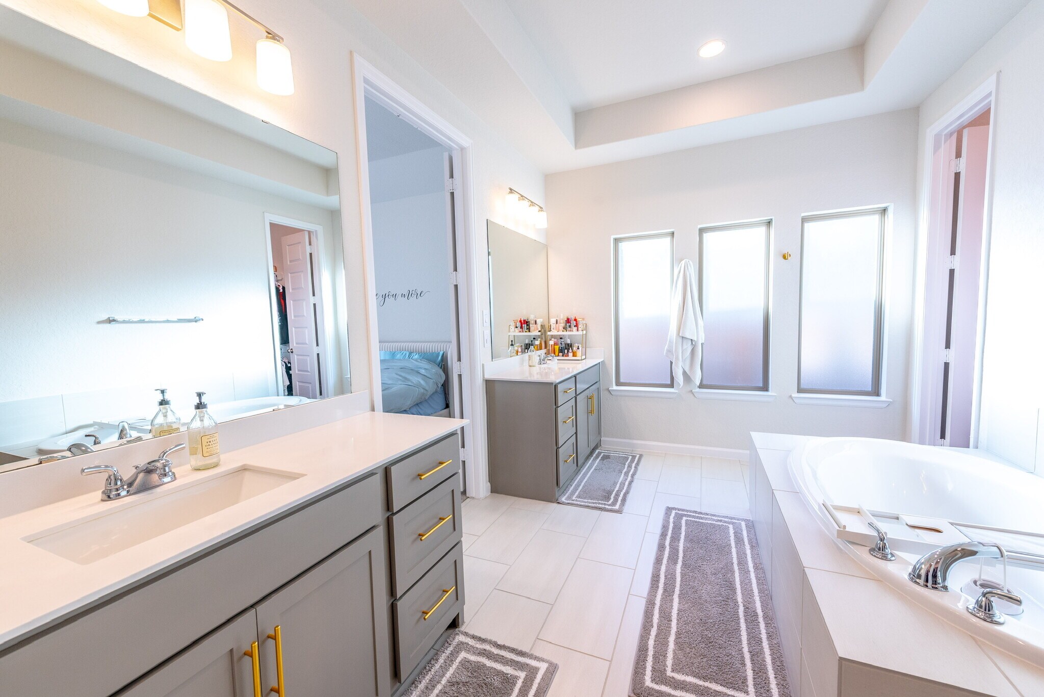 Building Photo - 14336 Apache Wls