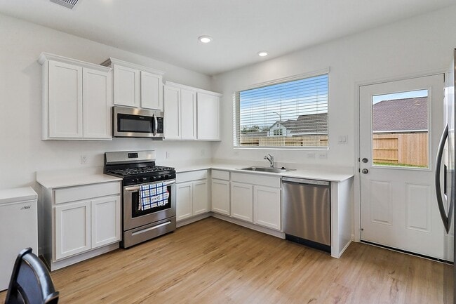 Building Photo - 2107 Fisher Bnd Dr