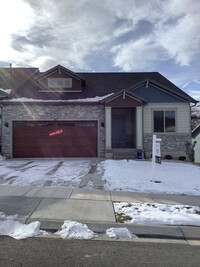 Building Photo - Beautiful Home Nestled In The Hills Of Elk...