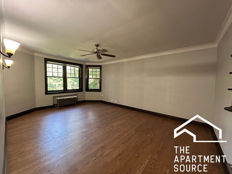 Building Photo - 4519 N Wolcott Ave