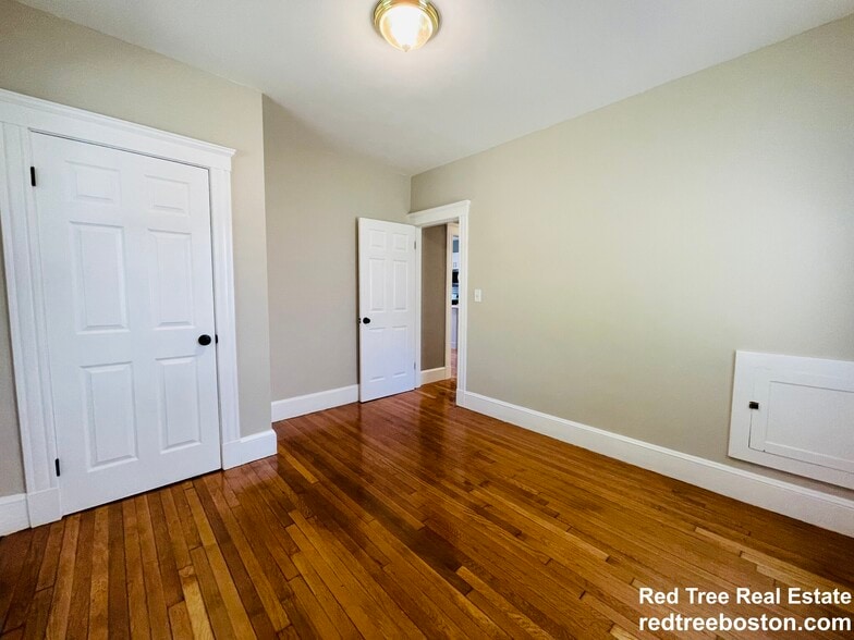 Building Photo - 187 Fellsway W