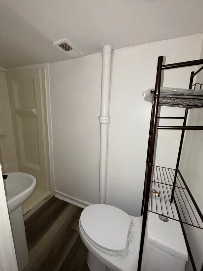 Building Photo - 292X Parkwood Ave