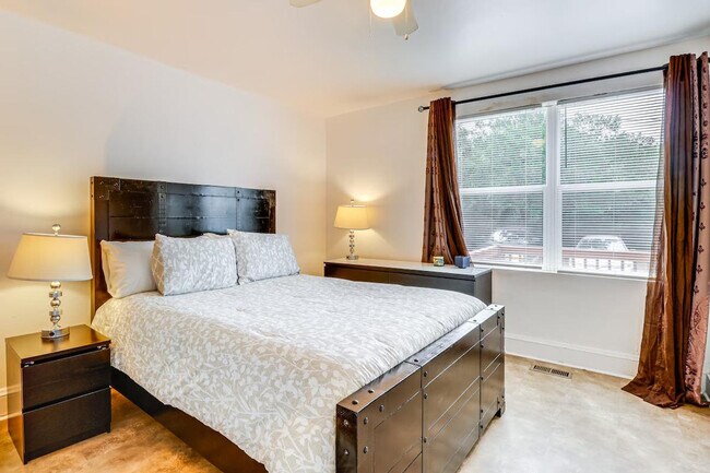 Building Photo - 9611 3rd View St