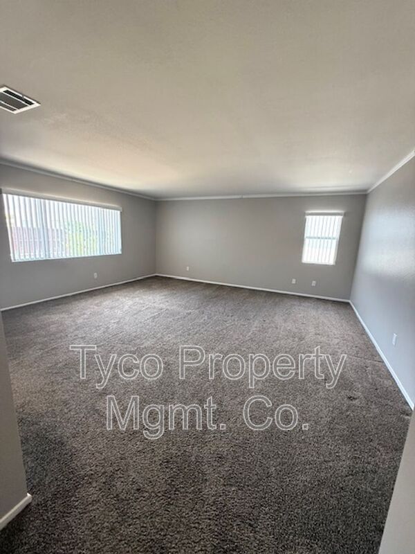 Building Photo - 1504 Welch Pl