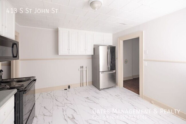 Building Photo - 413 S St John St